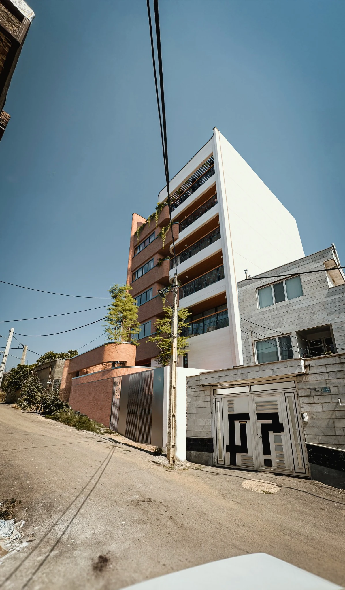 Mahabad Residential Building — Building within its urban context